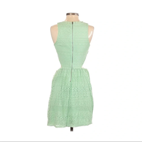 Francescas Blue Rain Green Lace Cut Out Dress - Picture 2 of 5
